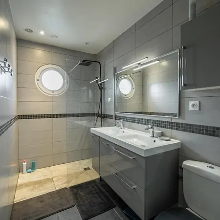 Spacious Family With Garden - Holiday home