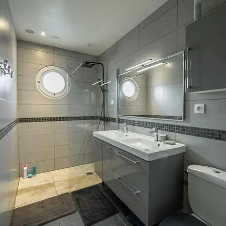 Spacious Family With Garden - Holiday home
